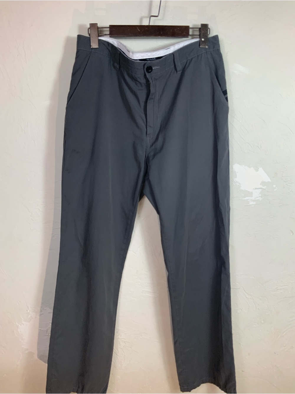 TravisMathew Men's Grey Performance Golf Pants Size 34 Lightweight Casual